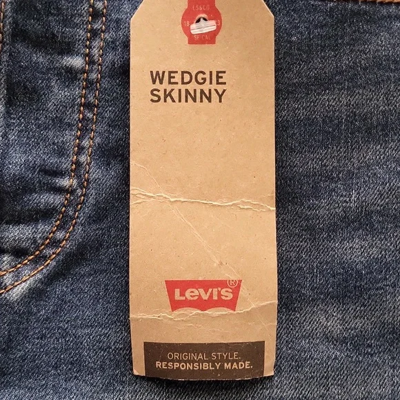 Levi's NWT - Wedgie Skinny Jeans - Medium Wash - 29" x 27" - Picture 2 of 8